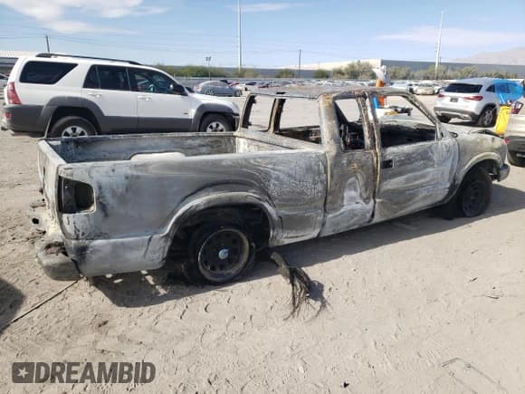 ✅ 2002 Chevrolet S-10 LS • VIN: 1GCCS19W128119281 • Лот: 79133764. Опубликован ранее на Copart с пробегом Не указан. Бесплатный доступ к архиву аукционных продаж из США и подробный отчёт об истории автомобиля на DreamBid. Изображение 3.