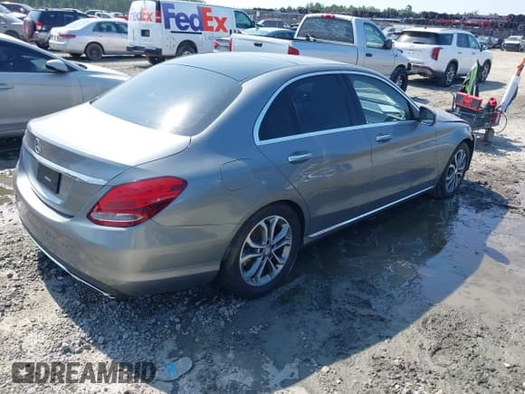 ✅ 2016 Mercedes-Benz C 300 • VIN: WDDWF4JB0GR161167 • Lot: 42571563. Wystawiony na IAAI z przebiegiem 229 252 mil. Bezpłatny archiwum sprzedaży aukcyjnych z USA i szczegółowy raport historii pojazdu na DreamBid. Zdjęcie 4.