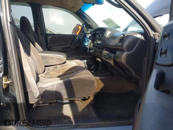 ✅ 2000 Dodge Dakota Sport • VIN: 1B7GL2AX8YS790208 • Lot: 41613640. Wystawiony na IAAI z przebiegiem 365 198 mil. Bezpłatny archiwum sprzedaży aukcyjnych z USA i szczegółowy raport historii pojazdu na DreamBid. Zdjęcie 5.