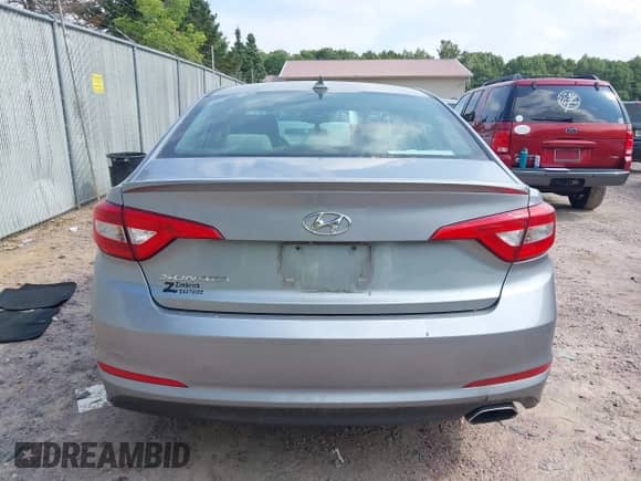 2015 Hyundai Sonata SE с VIN 5NPE24AF3FH157866, выставлен на аукционе IAAI как лот 43257891 с пробегом Не указан миль и . История ставок и продаж доступна на DreamBid. Изображение 16.