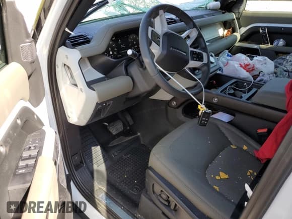 ✅ 2024 Land Rover Defender X-Dynamic SE • VIN: SALE27EUXR2245788 • Lot: 70930774. Listed on Copart with 16,277 mi. Free auction sales archive from the USA and detailed vehicle history report at DreamBid. Image 8.