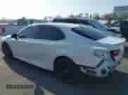 2021 Toyota Camry XSE z VIN 4T1K61AK4MU438222, wystawiony jako IAAI lot #43237160 z przebiegiem 49 103 mil mil oraz . Historia ofert i sprzedaży dostępna na DreamBid. Obrazek 3.