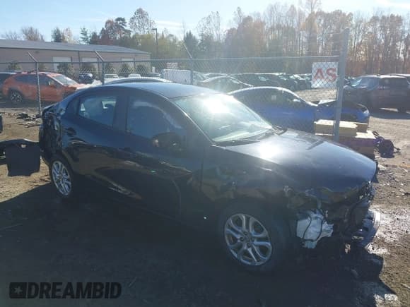 ✅ 2016 Scion iA • VIN: 3MYDLBZV8GY133061 • Lot: 43682172. Wystawiony na IAAI z przebiegiem 110 906 mil. Bezpłatny archiwum sprzedaży aukcyjnych z USA i szczegółowy raport historii pojazdu na DreamBid. Zdjęcie 1.