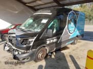 ✅ 2023 Ford Transit Cargo • VIN: 1FTBR3U89PKA33304 • Lot: 43395490. Wystawiony na IAAI z przebiegiem 89 723 mil. Bezpłatny archiwum sprzedaży aukcyjnych z USA i szczegółowy raport historii pojazdu na DreamBid. Zdjęcie 2.