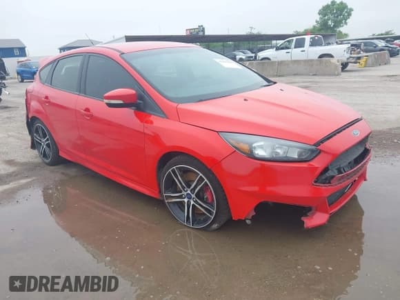 ✅ 2015 Ford Focus ST • VIN: 1FADP3L97FL340641 • Лот: 42425810. Опубликован ранее на IAAI с пробегом 139 010 миль. Бесплатный доступ к архиву аукционных продаж из США и подробный отчёт об истории автомобиля на DreamBid. Изображение 1.