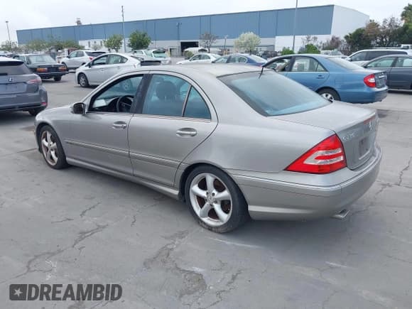 ✅ 2005 Mercedes-Benz C 230 Kompressor • VIN: WDBRF40J15F688423 • Lot: 41906317. Wystawiony na IAAI z przebiegiem 151 261 mil. Bezpłatny archiwum sprzedaży aukcyjnych z USA i szczegółowy raport historii pojazdu na DreamBid. Zdjęcie 3.
