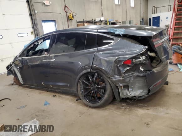 ✅ 2016 Tesla Model X 70D • VIN: 5YJXCAE28GF005447 • Лот: 71860275. Опубликован ранее на Copart с пробегом Не указан. Бесплатный доступ к архиву аукционных продаж из США и подробный отчёт об истории автомобиля на DreamBid. Изображение 2.