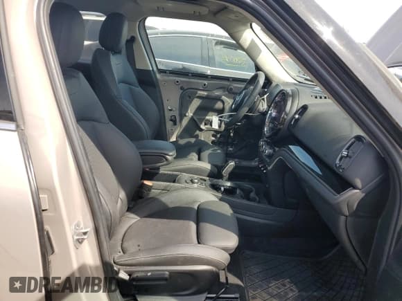 ✅ 2024 MINI Countryman Cooper S • VIN: WMZ83BR05R3S18049 • Lot: 70869455. Listed on Copart with 4,653 mi. Free auction sales archive from the USA and detailed vehicle history report at DreamBid. Image 7.