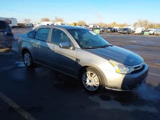 ✅ 2008 Ford Focus SE • VIN: 1FAHP35N48W261554 • Lot: 43749578. Wystawiony na IAAI z przebiegiem 90 789 mil. Bezpłatny archiwum sprzedaży aukcyjnych z USA i szczegółowy raport historii pojazdu na DreamBid. Zdjęcie 1.