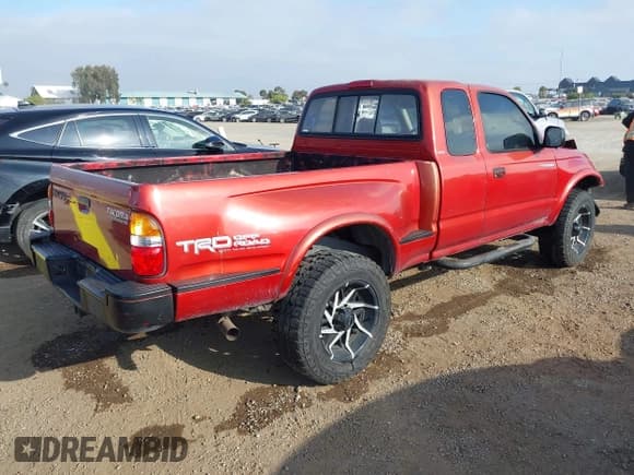 ✅ 2001 Toyota Tacoma PreRunner • VIN: 5TESN92N51Z853910 • Lot: 42596787. Listed on IAAI with 232,618 mi. Free auction sales archive from the USA and detailed vehicle history report at DreamBid. Image 4.