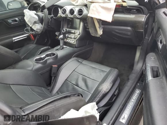 ✅ 2018 Ford Mustang GT • VIN: 1FA6P8CF3J5124908 • Lot: 92511125. Wystawiony na Copart z przebiegiem 81 481 mil. Bezpłatny archiwum sprzedaży aukcyjnych z USA i szczegółowy raport historii pojazdu na DreamBid. Zdjęcie 8.