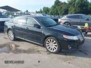 ✅ 2010 Lincoln MKS • VIN: 1LNHL9DR1AG600652 • Lot: 42984804. Wystawiony na IAAI z przebiegiem 176 060 mil. Bezpłatny archiwum sprzedaży aukcyjnych z USA i szczegółowy raport historii pojazdu na DreamBid. Zdjęcie 1.