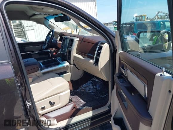 ✅ 2017 Ram 1500 Laramie • VIN: 1C6RR7NT1HS842491 • Lot: 42115418. Wystawiony na IAAI z przebiegiem 122 679 mil. Bezpłatny archiwum sprzedaży aukcyjnych z USA i szczegółowy raport historii pojazdu na DreamBid. Zdjęcie 5.