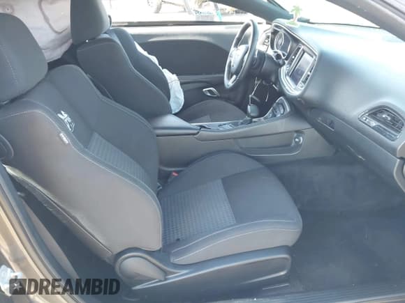 ✅ 2018 Dodge Challenger R/T Scat Pack • VIN: 2C3CDZFJXJH331370 • Lot: 43520068. Wystawiony na IAAI z przebiegiem 48 432 mil. Bezpłatny archiwum sprzedaży aukcyjnych z USA i szczegółowy raport historii pojazdu na DreamBid. Zdjęcie 5.