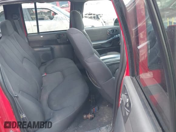 ✅ 2004 Chevrolet S-10 LS • VIN: 1GCDT13X34K148127 • Лот: 41689132. Опубликован ранее на IAAI с пробегом 152 028 миль. Бесплатный доступ к архиву аукционных продаж из США и подробный отчёт об истории автомобиля на DreamBid. Изображение 8.