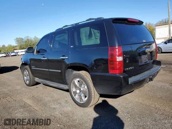 2013 Chevrolet Tahoe LTZ z VIN 1GNSKCE04DR202829, wystawiony jako Copart lot #85907885 z przebiegiem 220 314 mil mil oraz Szkoda całkowita • Salvage title. Historia ofert i sprzedaży dostępna na DreamBid. Obrazek 2.