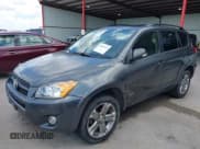 ✅ 2012 Toyota RAV4 Sport • VIN: JTMWF4DV4C5043849 • Лот: 43007551. Опубликован ранее на IAAI с пробегом 193 767 миль. Бесплатный доступ к архиву аукционных продаж из США и подробный отчёт об истории автомобиля на DreamBid. Изображение 2.