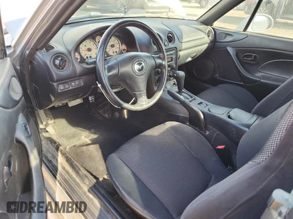 ✅ 2003 Mazda MX-5 Miata Cloth • VIN: JM1NB353930303951 • Lot: 92864335. Wystawiony na Copart z przebiegiem 107 055 mil. Bezpłatny archiwum sprzedaży aukcyjnych z USA i szczegółowy raport historii pojazdu na DreamBid. Zdjęcie 8.