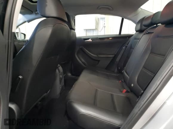 ✅ 2016 Volkswagen Jetta SEL • VIN: 3VWL17AJ9GM333697 • Lot: 86783005. Wystawiony na Copart z przebiegiem 79 863 mil. Bezpłatny archiwum sprzedaży aukcyjnych z USA i szczegółowy raport historii pojazdu na DreamBid. Zdjęcie 10.