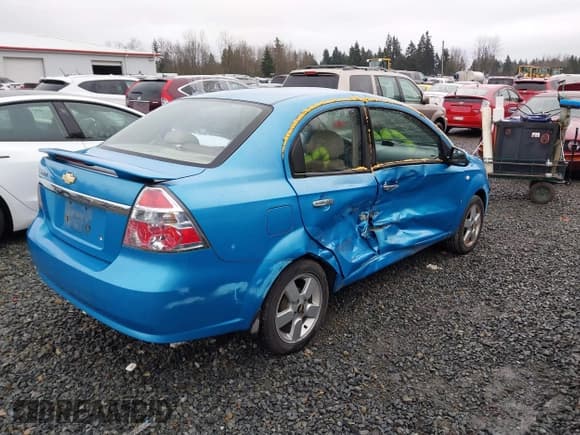 ✅ 2007 Chevrolet Aveo LT • VIN: KL1TG56647B138938 • Lot: 41591719. Wystawiony na IAAI z przebiegiem 139 590 mil. Bezpłatny archiwum sprzedaży aukcyjnych z USA i szczegółowy raport historii pojazdu na DreamBid. Zdjęcie 4.