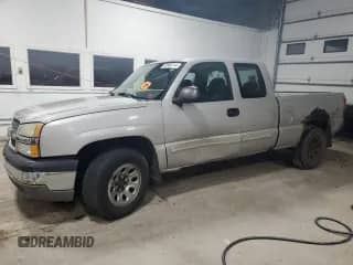 ✅ 2005 Chevrolet Silverado 1500 LS • VIN: 1GCEK19V05Z305800 • Lot: 86966714. Wystawiony na Copart z przebiegiem 340 587 mil mil. Skorzystaj z bezpłatnego archiwum sprzedaży aukcyjnych z USA i zobacz szczegółowy raport historii pojazdu na DreamBid. Zdjęcie 1.