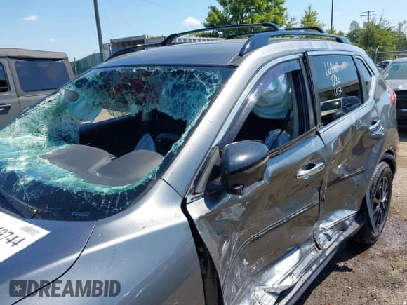 ✅ 2018 Nissan Rogue SV • VIN: 5N1AT2MV9JC735049 • Lot: 43140744. Wystawiony na IAAI z przebiegiem 46 498 mil. Bezpłatny archiwum sprzedaży aukcyjnych z USA i szczegółowy raport historii pojazdu na DreamBid. Zdjęcie 6.