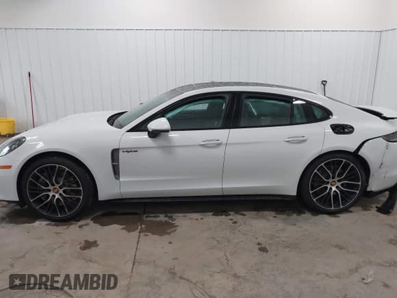 ✅ 2023 Porsche Panamera 4 E-Hybrid • VIN: WP0AE2A73PL120302 • Lot: 43021909. Wystawiony na IAAI z przebiegiem Nie podano. Bezpłatny archiwum sprzedaży aukcyjnych z USA i szczegółowy raport historii pojazdu na DreamBid. Zdjęcie 13.