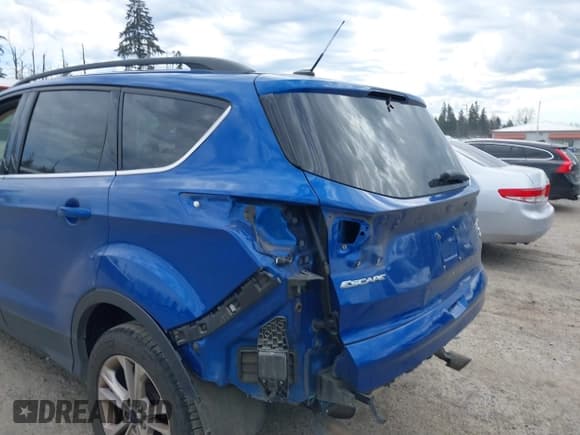 ✅ 2017 Ford Escape SE • VIN: 1FMCU0GD2HUB68121 • Лот: 41890457. Опубликован ранее на IAAI с пробегом 178 329 миль. Бесплатный доступ к архиву аукционных продаж из США и подробный отчёт об истории автомобиля на DreamBid. Изображение 19.