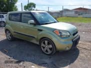 ✅ 2010 Kia Soul + • VIN: KNDJT2A23A7029122 • Lot: 42614330. Wystawiony na IAAI z przebiegiem 173 232 mil. Bezpłatny archiwum sprzedaży aukcyjnych z USA i szczegółowy raport historii pojazdu na DreamBid. Zdjęcie 1.