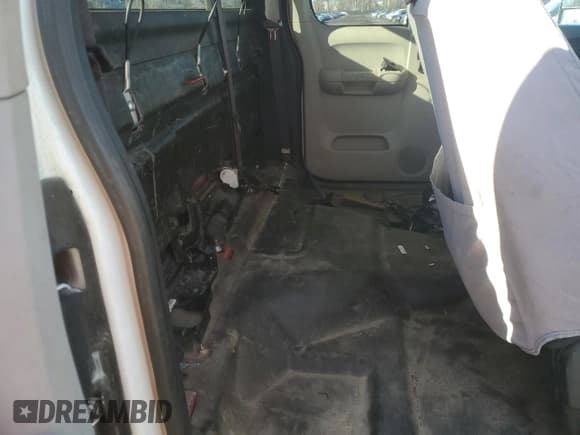 ✅ 2013 Chevrolet Silverado 1500 • VIN: 1GB5CZCGXDZ215076 • Lot: 47763275. Wystawiony na Copart z przebiegiem 260 691 mil. Bezpłatny archiwum sprzedaży aukcyjnych z USA i szczegółowy raport historii pojazdu na DreamBid. Zdjęcie 10.