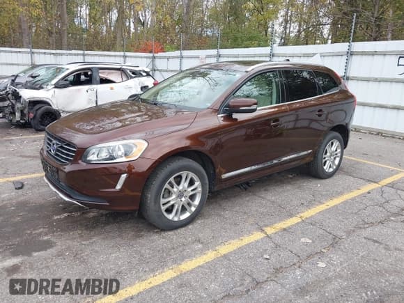 ✅ 2015 Volvo XC60 T5 • VIN: YV4612RKXF2632215 • Lot: 43500725. Wystawiony na IAAI z przebiegiem 161 392 mil. Bezpłatny archiwum sprzedaży aukcyjnych z USA i szczegółowy raport historii pojazdu na DreamBid. Zdjęcie 2.
