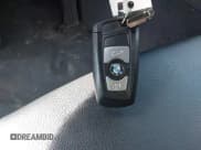 ✅ 2015 BMW 3 Series 320i xDrive • VIN: WBA3C3G57FNS74828 • Lot: 41920253. Wystawiony na IAAI z przebiegiem 72 521 mil. Bezpłatny archiwum sprzedaży aukcyjnych z USA i szczegółowy raport historii pojazdu na DreamBid. Zdjęcie 11.