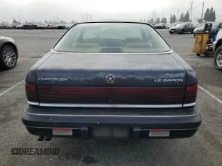 ✅ 1987 Chrysler LeBaron • VIN: 1C3CJ51E1HG137845 • Lot: 86610254. Wystawiony na Copart z przebiegiem Nie podano. Bezpłatny archiwum sprzedaży aukcyjnych z USA i szczegółowy raport historii pojazdu na DreamBid. Zdjęcie 6.