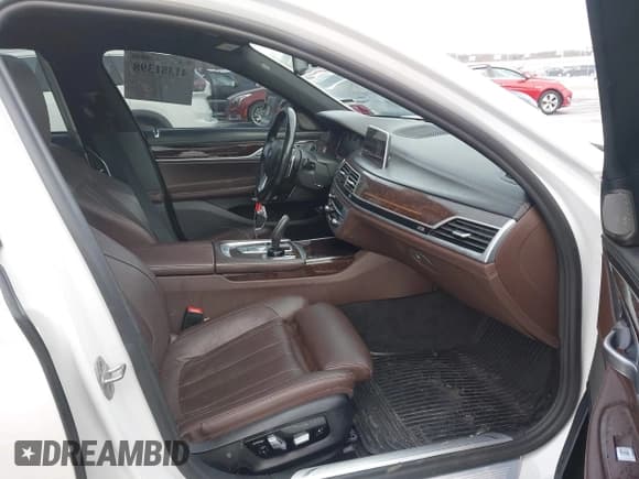 ✅ 2018 BMW 7 Series 740i xDrive • VIN: WBA7E4C59JGV23876 • Lot: 41381398. Listed on IAAI with 106,675 mi. Free auction sales archive from the USA and detailed vehicle history report at DreamBid. Image 5.