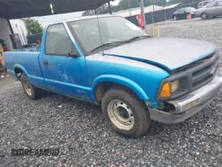 1994 Chevrolet S-10 z VIN 1GCCS14Z0R8133085, wystawiony jako IAAI lot #42463136 z przebiegiem 49 648 mil mil oraz . Historia ofert i sprzedaży dostępna na DreamBid. Obrazek 1.