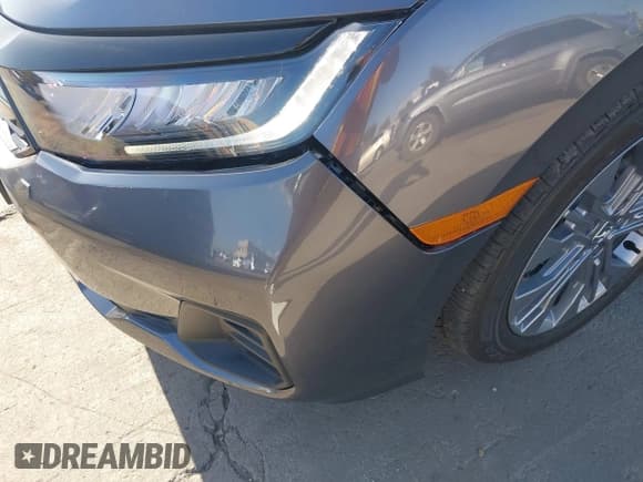 ✅ 2026 Honda Odyssey Touring • VIN: 5FNRL6H86TB015099 • Lot: 43633848. Listed on IAAI with 897 mi. Free auction sales archive from the USA and detailed vehicle history report at DreamBid. Image 18.