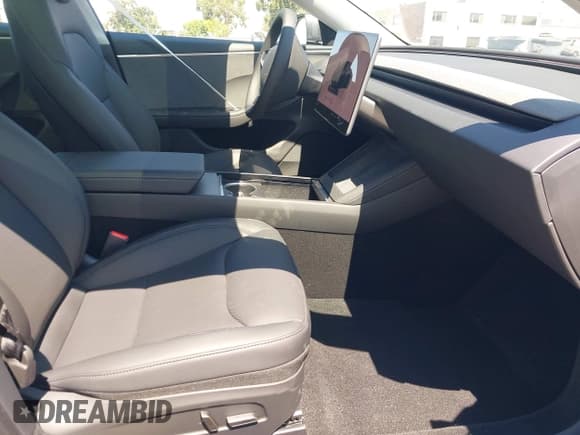 ✅ 2025 Tesla Model 3 Long Range • VIN: 5YJ3E1EA1SF046088 • Lot: 42878817. Wystawiony na IAAI z przebiegiem 259 mil. Bezpłatny archiwum sprzedaży aukcyjnych z USA i szczegółowy raport historii pojazdu na DreamBid. Zdjęcie 5.