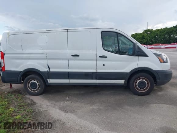 ✅ 2019 Ford Transit • VIN: 1FTYE1ZM6KKB46250 • Lot: 43233404. Wystawiony na IAAI z przebiegiem 138 055 mil. Bezpłatny archiwum sprzedaży aukcyjnych z USA i szczegółowy raport historii pojazdu na DreamBid. Zdjęcie 14.