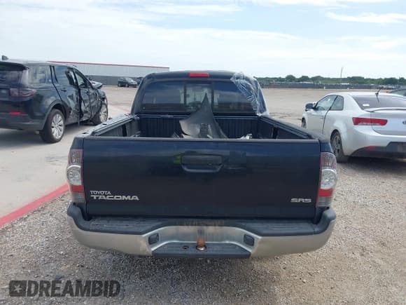 ✅ 2011 Toyota Tacoma • VIN: 5TFTX4CN1BX004365 • Lot: 42609521. Listed on IAAI with 135,817 mi. Free auction sales archive from the USA and detailed vehicle history report at DreamBid. Image 17.