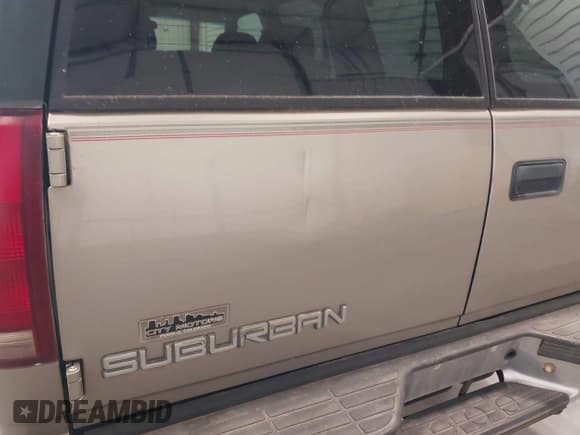 ✅ 1999 GMC Suburban • VIN: 3GKFK16R6XG537871 • Лот: 42745417. Опубликован ранее на IAAI с пробегом 260 752 миль. Бесплатный доступ к архиву аукционных продаж из США и подробный отчёт об истории автомобиля на DreamBid. Изображение 13.