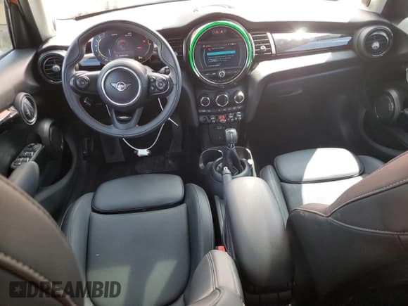 ✅ 2021 MINI Hardtop 4 Door Cooper S • VIN: WMWXU9C08M2N29397 • Lot: 54247915. Wystawiony na Copart z przebiegiem 8 654 mil. Bezpłatny archiwum sprzedaży aukcyjnych z USA i szczegółowy raport historii pojazdu na DreamBid. Zdjęcie 8.