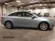 2012 Chevrolet Cruze ECO z VIN 1G1PJ5SCXC7172847, wystawiony jako IAAI lot #43376111 z przebiegiem 80 607 mil mil oraz . Historia ofert i sprzedaży dostępna na DreamBid. Obrazek 13.