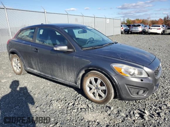✅ 2011 Volvo C30 • VIN: YV1672MK9B2237696 • Лот: 85105815. Опубликован ранее на Copart с пробегом 264 621 миль. Бесплатный доступ к архиву аукционных продаж из США и подробный отчёт об истории автомобиля на DreamBid. Изображение 4.