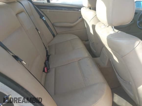 ✅ 2005 BMW 3 Series 330i • VIN: WBAEV53425KM42421 • Lot: 41001073. Listed on IAAI with 188,472 mi. Free auction sales archive from the USA and detailed vehicle history report at DreamBid. Image 8.