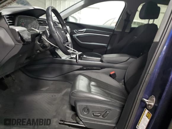 ✅ 2022 Audi e-tron Premium • VIN: WA1AAAGE2NB019647 • Lot: 92085805. Listed on Copart with 41,114 mi. Free auction sales archive from the USA and detailed vehicle history report at DreamBid. Image 7.