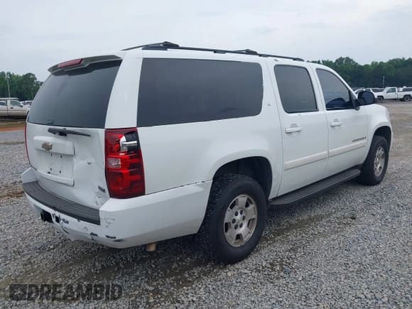 ✅ 2008 Chevrolet Suburban LTZ • VIN: 1GNFC16098J220975 • Лот: 42340341. Опубликован ранее на IAAI с пробегом 301 534 миль. Бесплатный доступ к архиву аукционных продаж из США и подробный отчёт об истории автомобиля на DreamBid. Изображение 4.