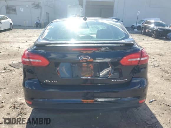 ✅ 2018 Ford Focus Titanium • VIN: 1FADP3J23JL293767 • Лот: 92047785. Опубликован ранее на Copart с пробегом Не указан. Бесплатный доступ к архиву аукционных продаж из США и подробный отчёт об истории автомобиля на DreamBid. Изображение 6.