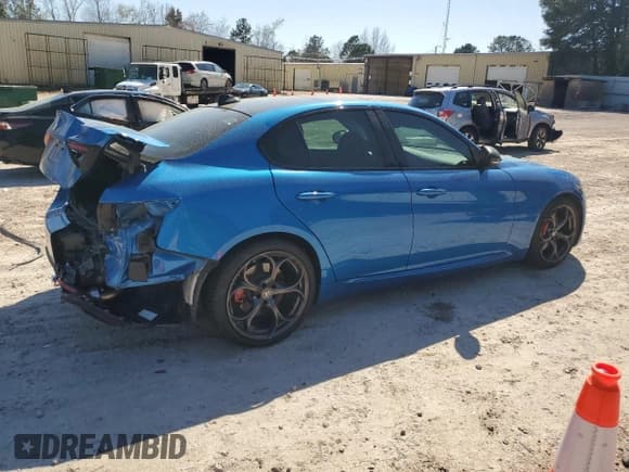 ✅ 2018 Alfa Romeo Giulia Ti • VIN: ZARFAECN9J7596879 • Lot: 50637545. Listed on Copart with 44,464 mi. Free auction sales archive from the USA and detailed vehicle history report at DreamBid. Image 3.