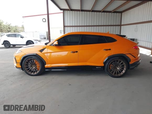 ✅ 2023 Lamborghini Urus Performante • VIN: ZPBUC3ZL6PLA25073 • Lot: 41450564. Listed on IAAI with 13,945 mi. Free auction sales archive from the USA and detailed vehicle history report at DreamBid. Image 15.