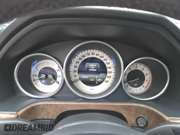 ✅ 2014 Mercedes-Benz E 350 Luxury • VIN: WDDHF8JB5EA784487 • Lot: 91216915. Wystawiony na Copart z przebiegiem 139 860 mil. Bezpłatny archiwum sprzedaży aukcyjnych z USA i szczegółowy raport historii pojazdu na DreamBid. Zdjęcie 8.